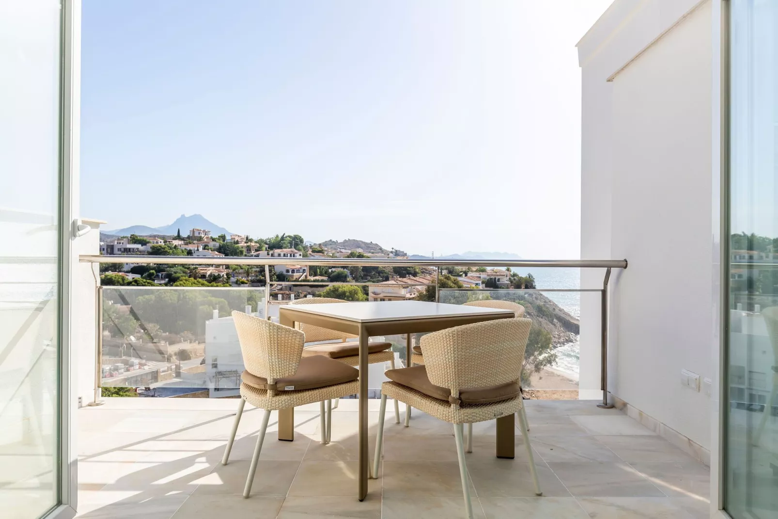 Fraai penthouse met panorama dakterras, aan zee-Terrasbalkon