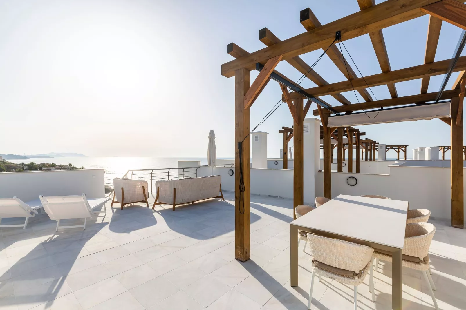 Fraai penthouse met panorama dakterras, aan zee-Terrasbalkon