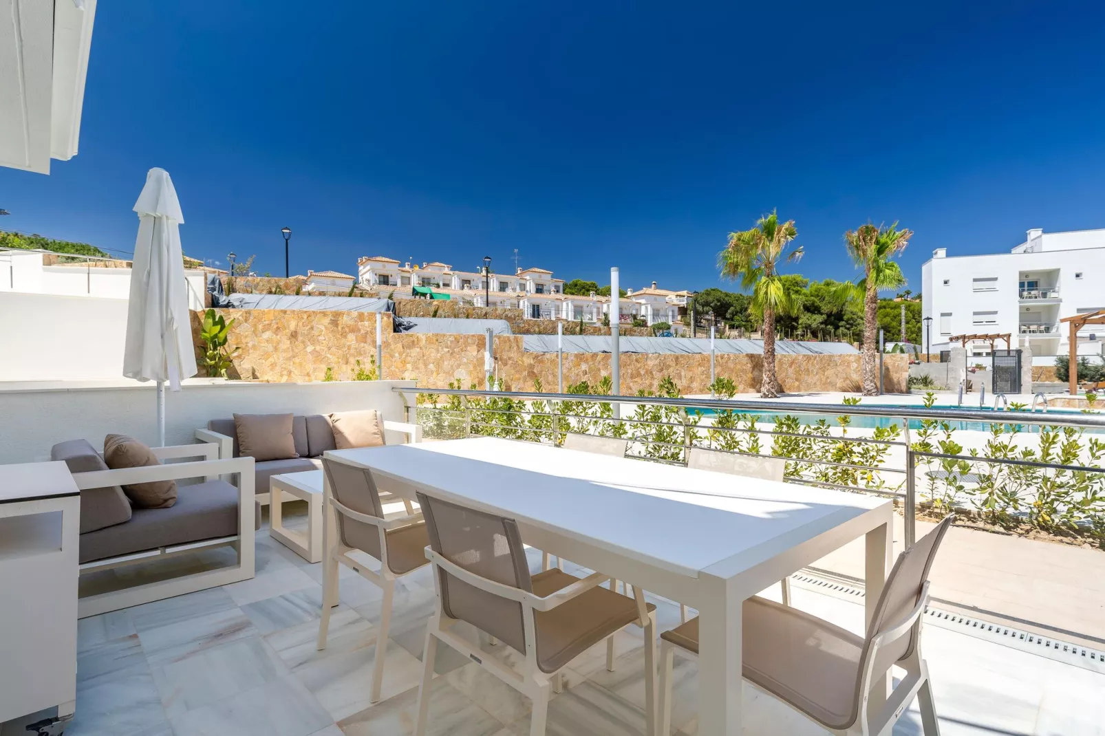 Fraai appartement met terras, aan de Costa Blanca-Terrasbalkon