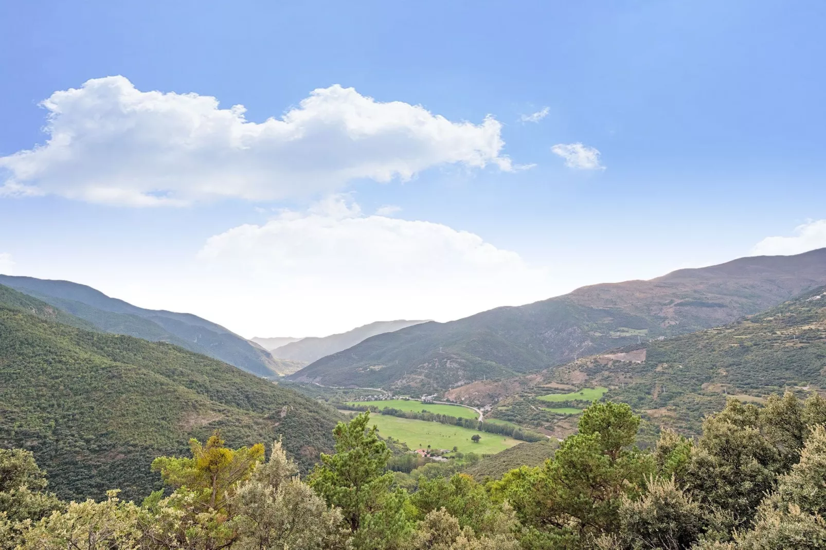 Cobert d'en Piarró-Uitzicht zomer