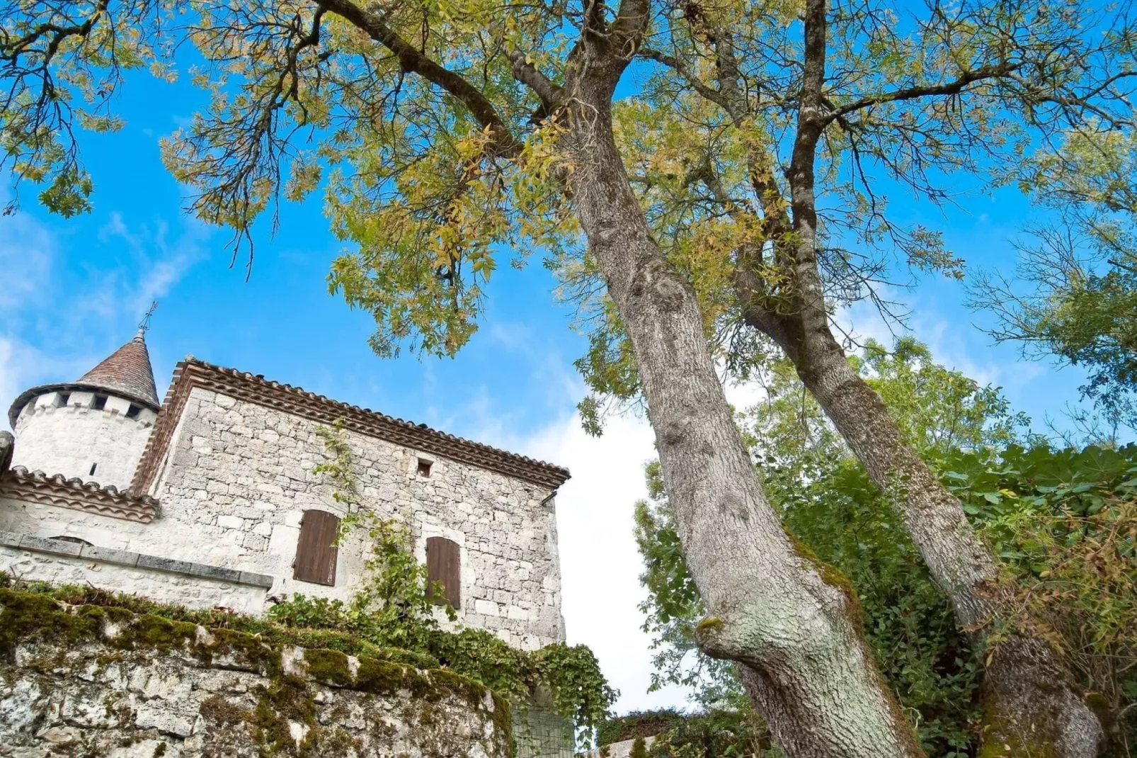 Château la Colombie-Buitenkant zomer