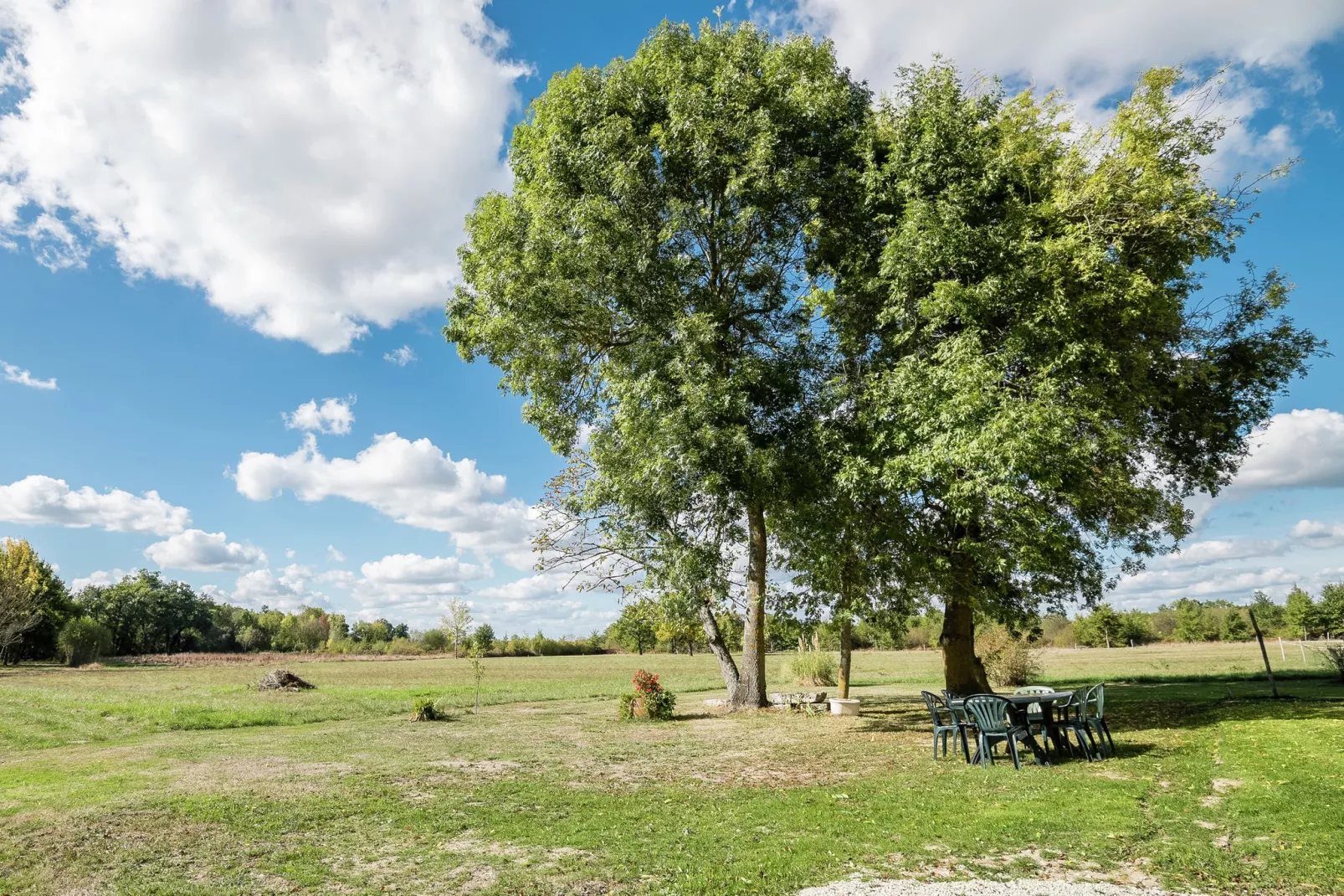 Maison de vacances Saint Nexans 4 p-Tuinen zomer