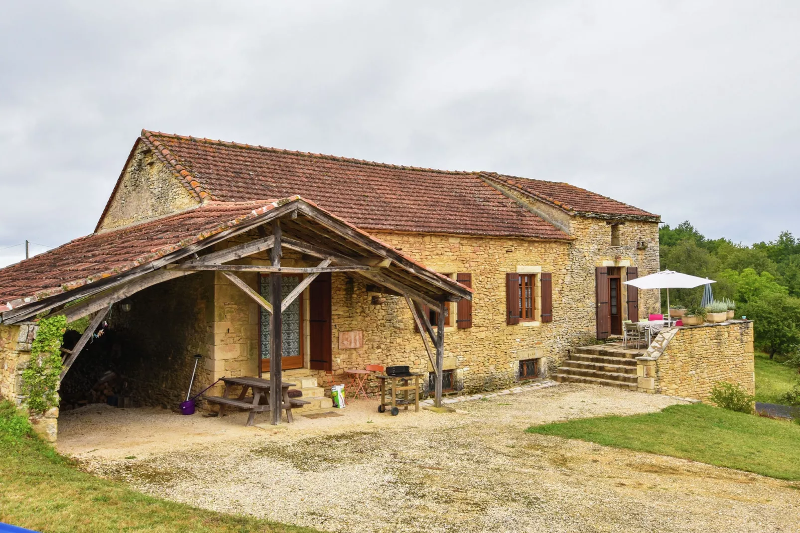 Maison typique périgourdine-Buitenkant zomer