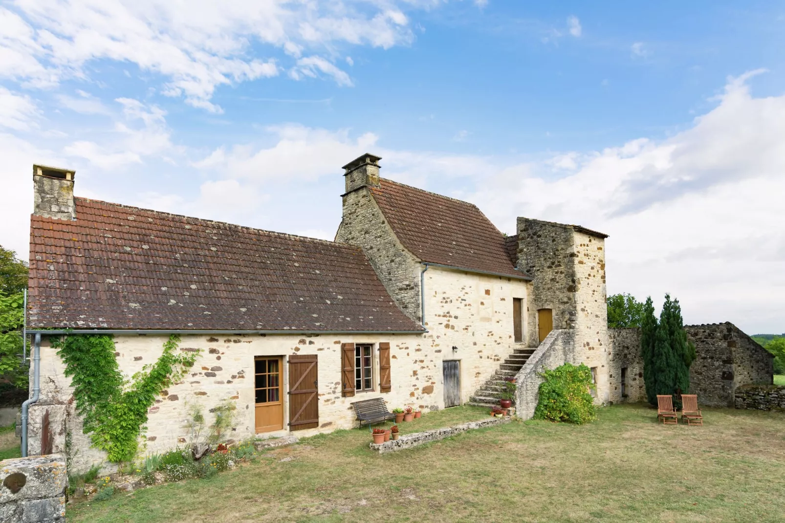 Maison de vacances Montcléra 4 pers-Buitenkant zomer