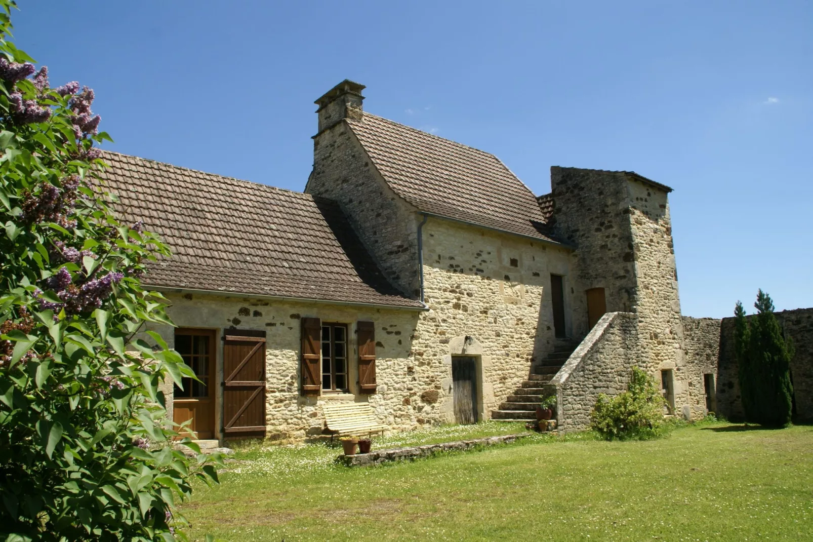 Maison de vacances Montcléra 4 pers-Buitenkant zomer