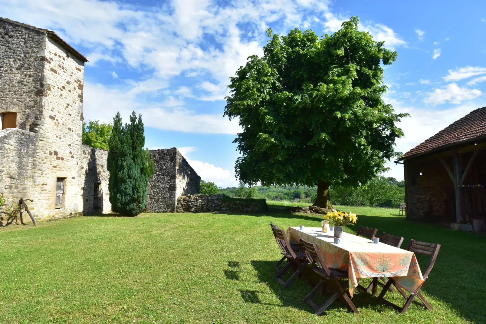 Maison de vacances Montcléra 4 pers-Tuinen zomer