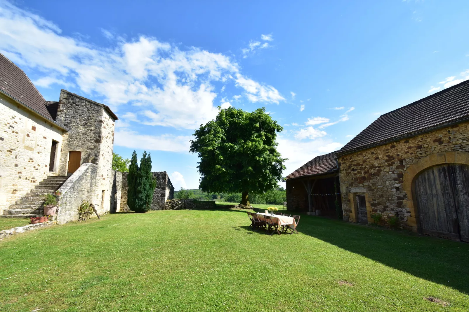 Maison de vacances Montcléra 4 pers-Tuinen zomer