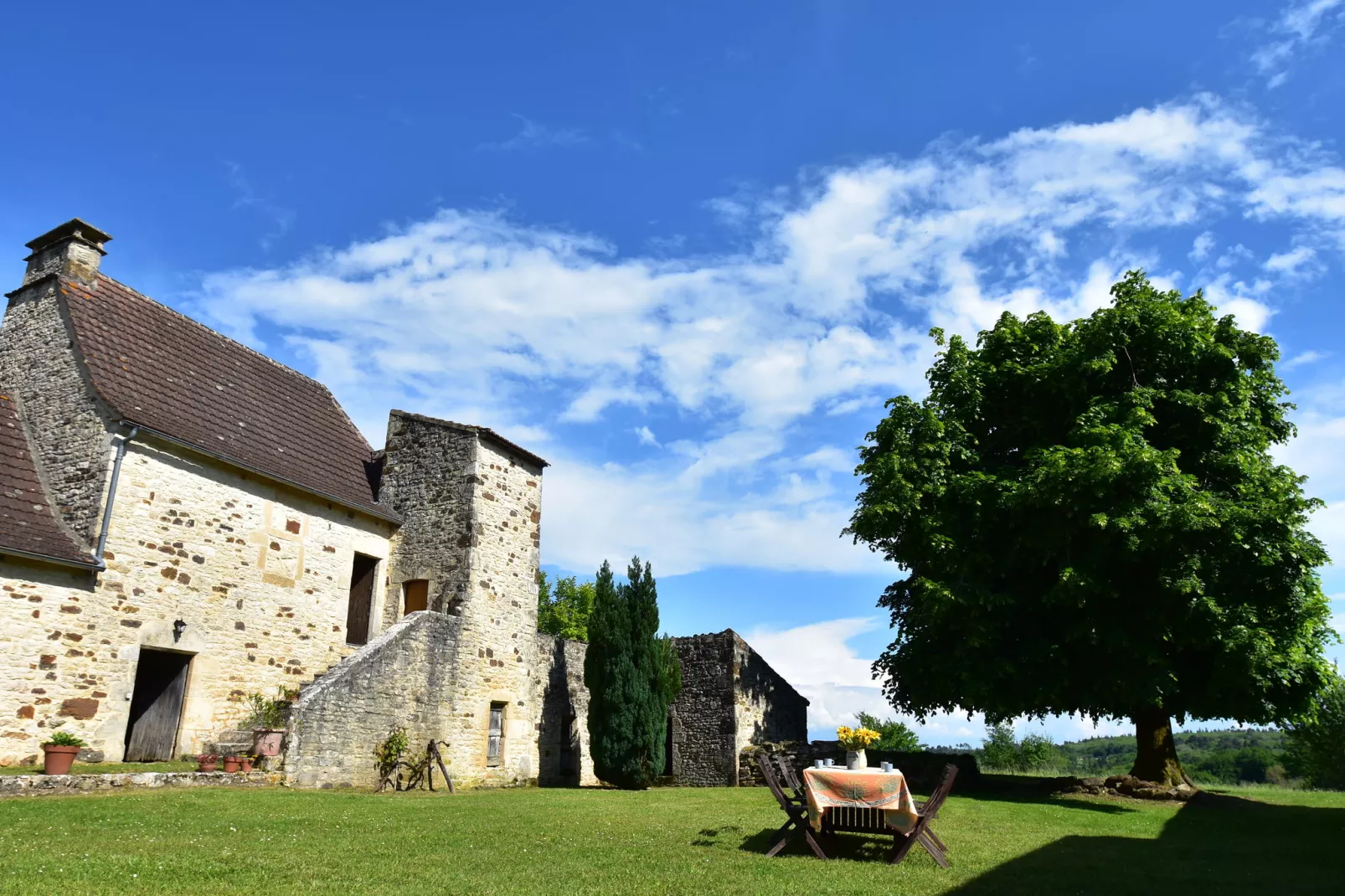 Maison de vacances Montcléra 4 pers-Tuinen zomer