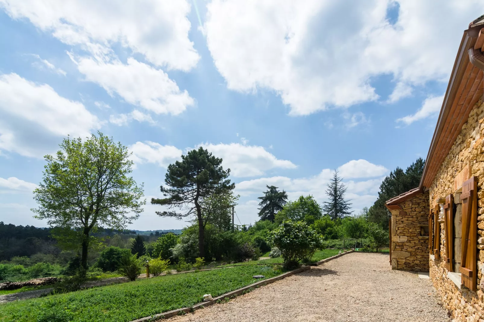 Maison de vacances Blanquefort sur Briolance 10 pers-Uitzicht zomer