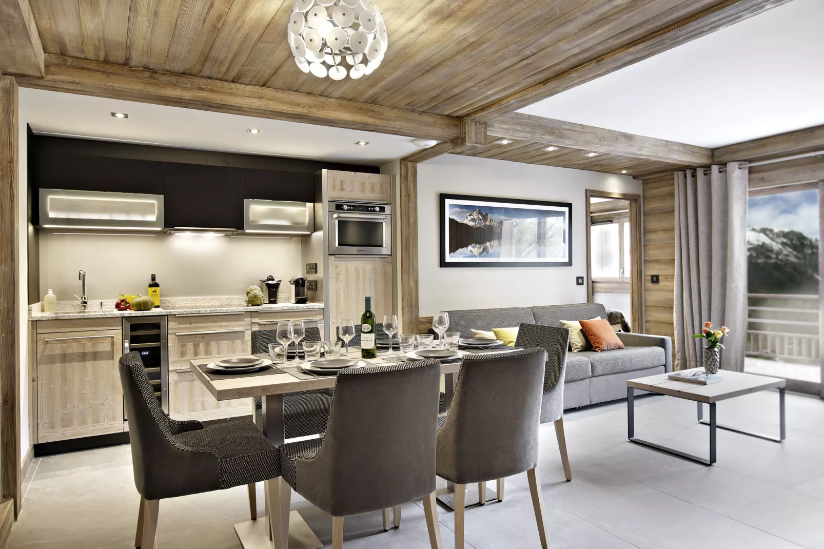 Modern en luxe appartement aan de piste in leuk bergdorp-Eetkamer