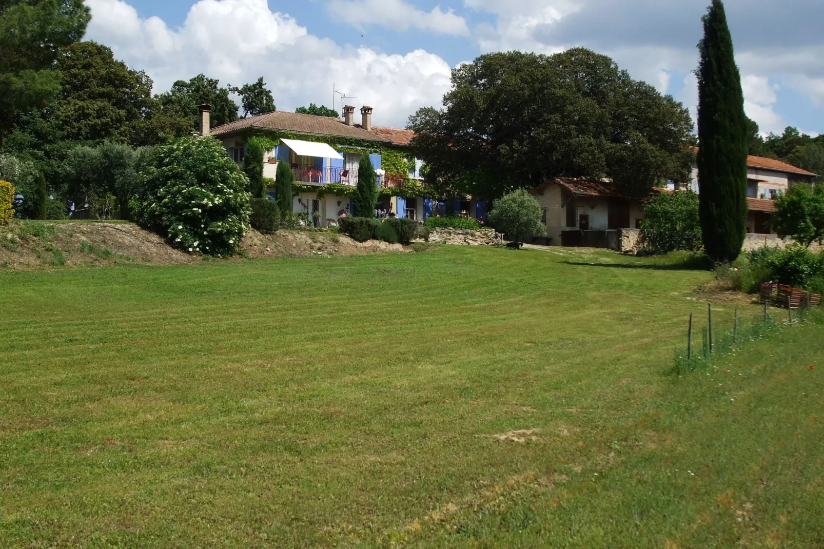 Maison de vacances Pertuis-Uitzicht zomer