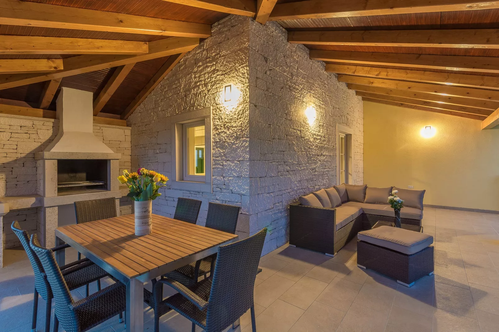 Villa Kiara with private pool-Terrasbalkon