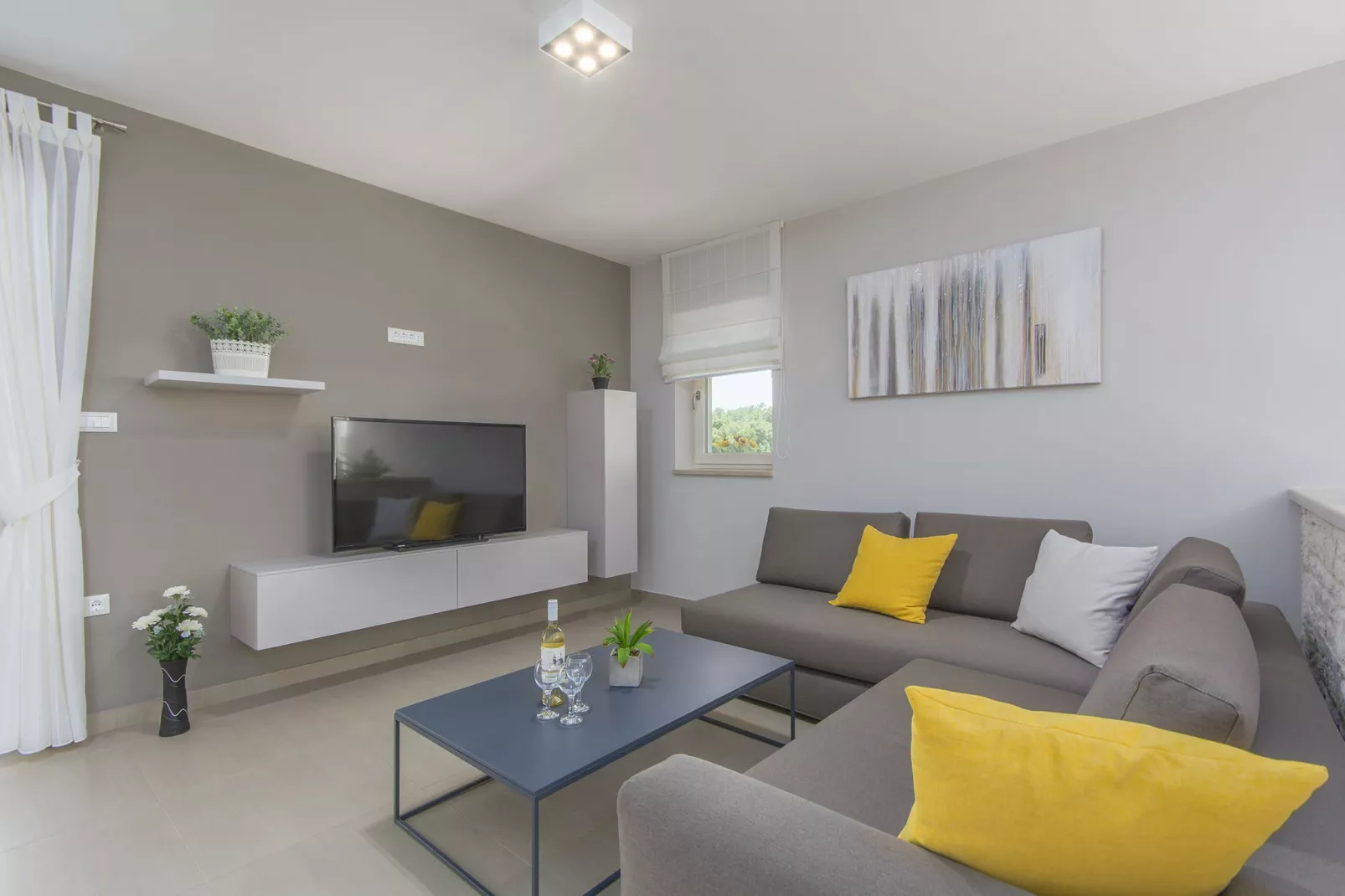 Villa Kiara with private pool-Woonkamer