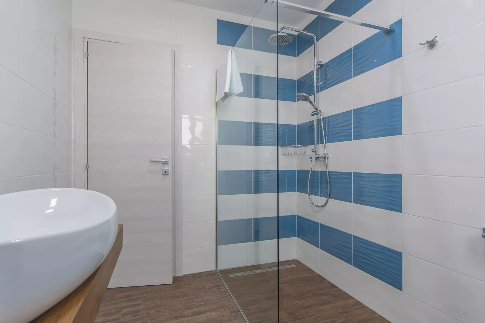 Villa Kiara with private pool-Badkamer