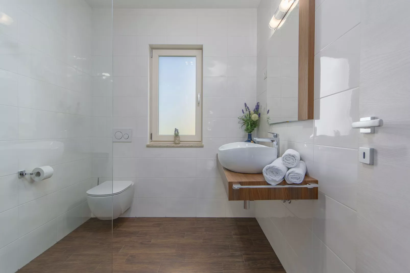 Villa Kiara with private pool-Badkamer