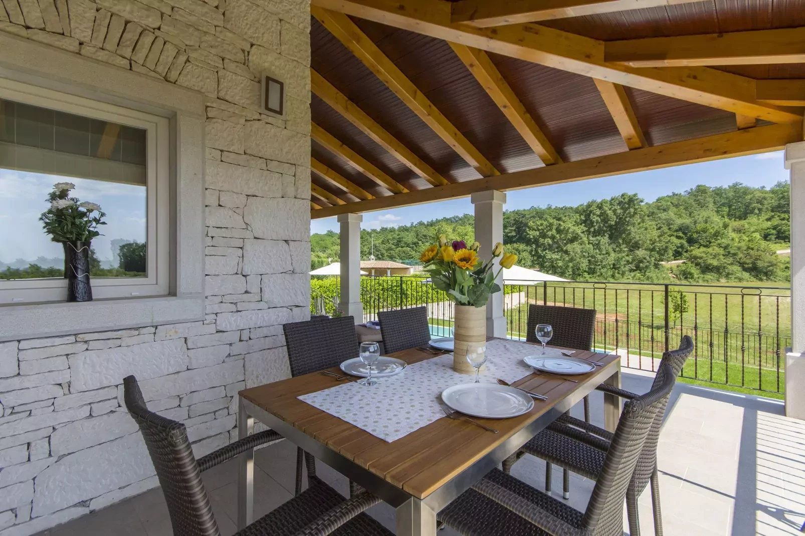 Villa Kiara with private pool-Terrasbalkon