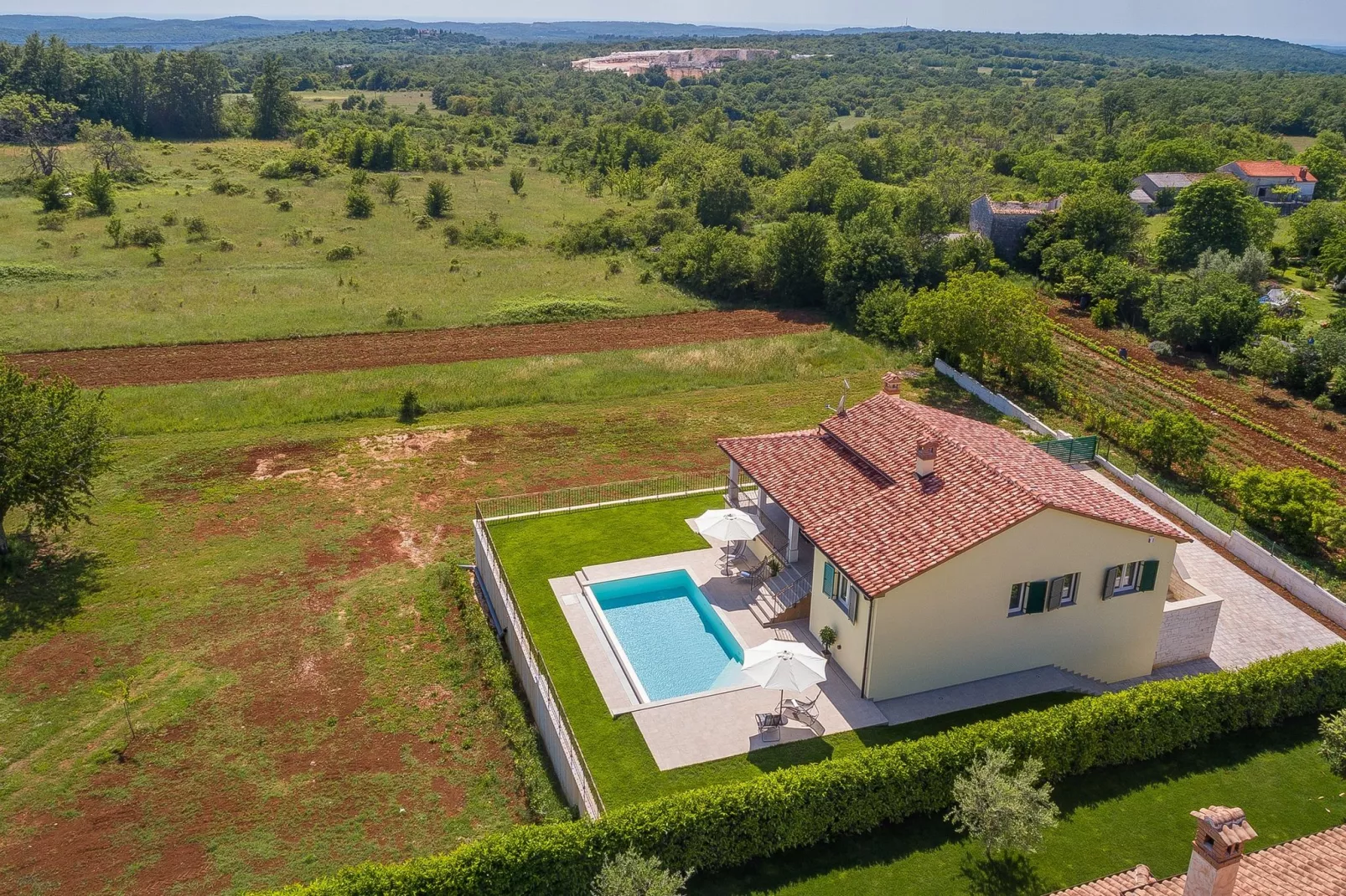 Villa Kiara with private pool-Gebieden zomer 1km