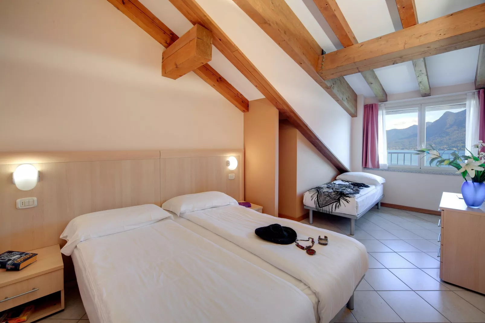 Residence Zust, Verbania Intra-Bilo mansarda-Slaapkamer