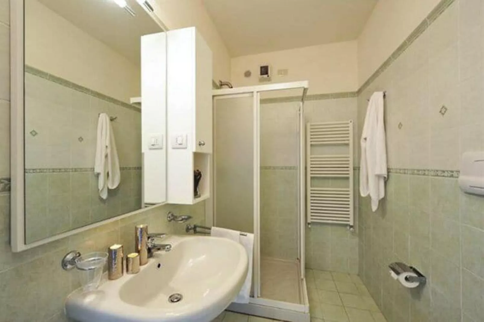 Residence Porto Letizia Porlezza -Villas Studio 4 pax Vista Lago Deluxe VSLD4 Lake View 8214-Badkamer