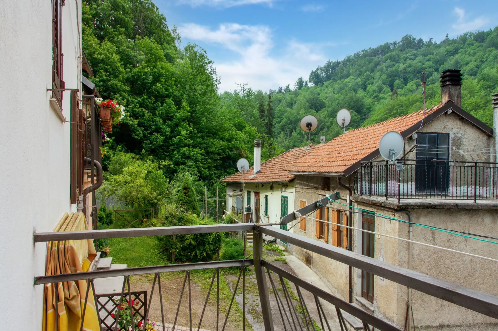 Appartamento Calizzano-Terrasbalkon