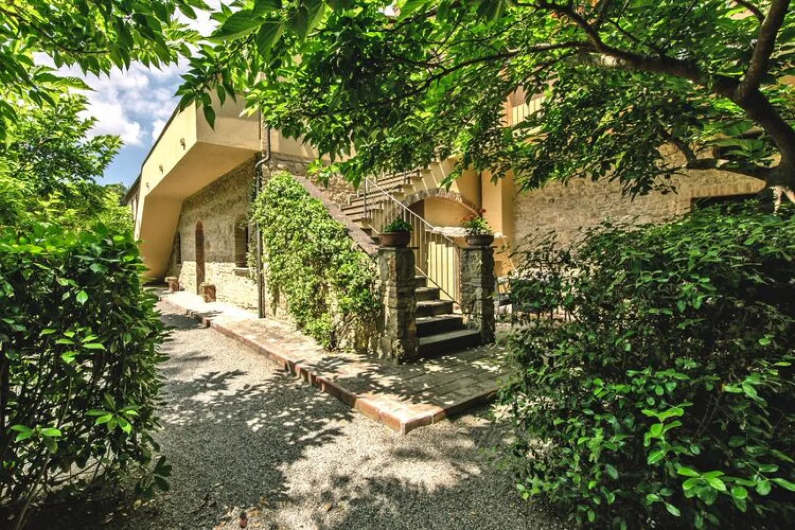 Agri-tourism Tenuta Quarrata, Santo Pietro Belvedere-bilo-Buitenkant zomer