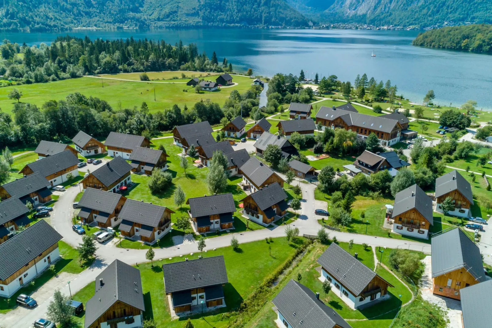 Luxery Salzkammergut Chalet A-Buitenkant zomer