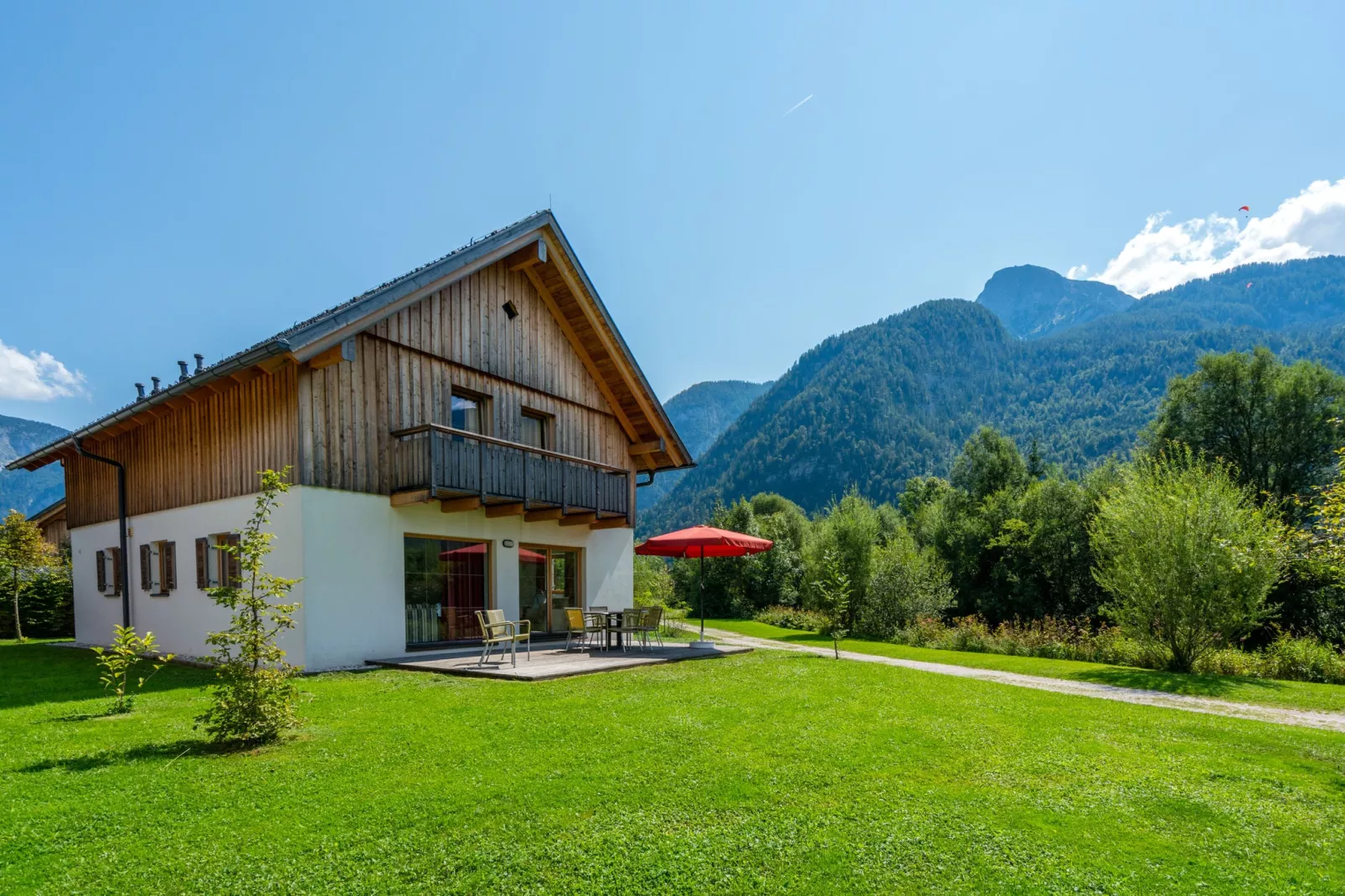 Luxery Salzkammergut Chalet D-Buitenkant zomer