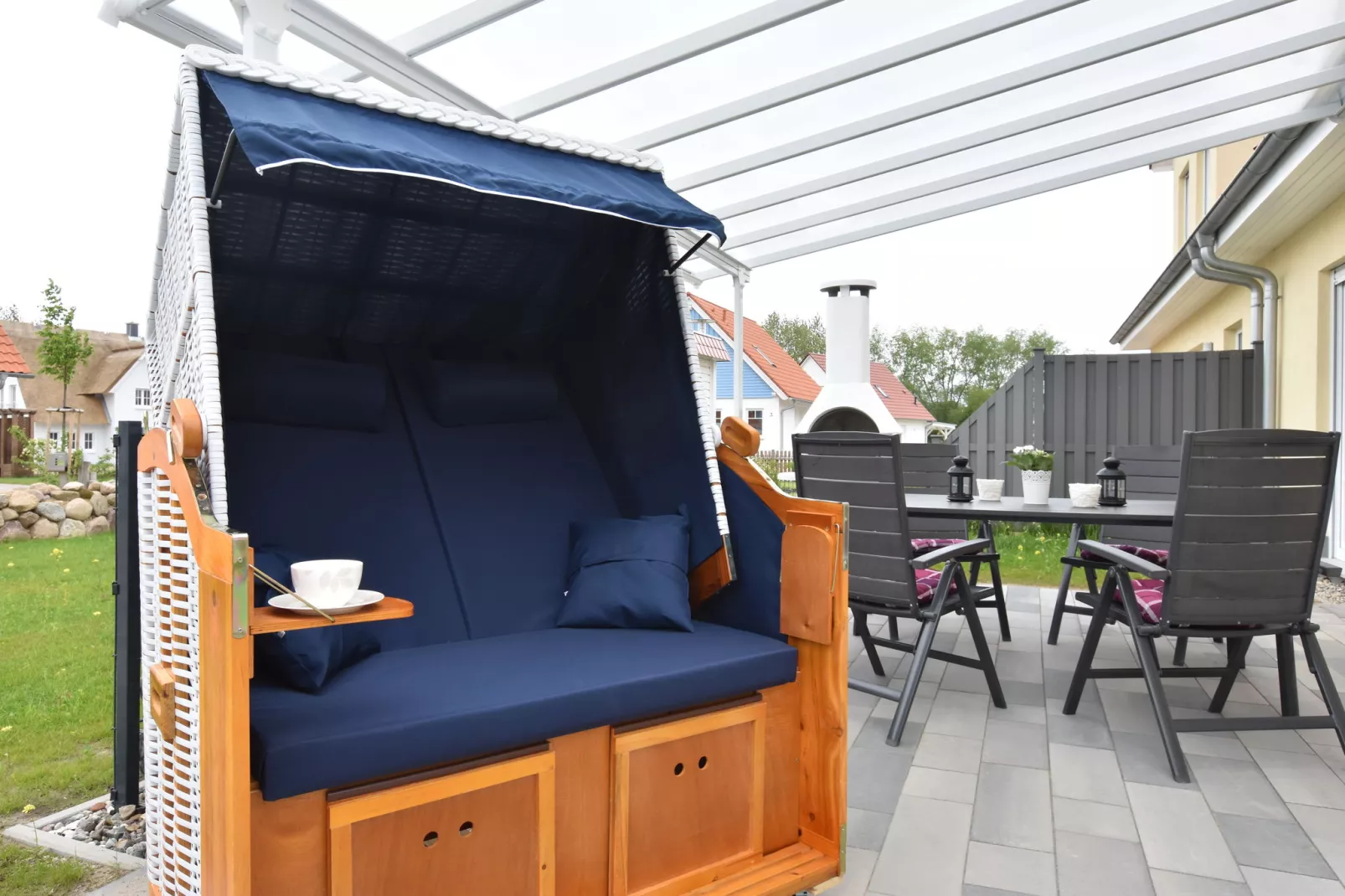 Ferienhaus mit Terrasse und kleinem Spielplatz in Rerik-Terrasbalkon