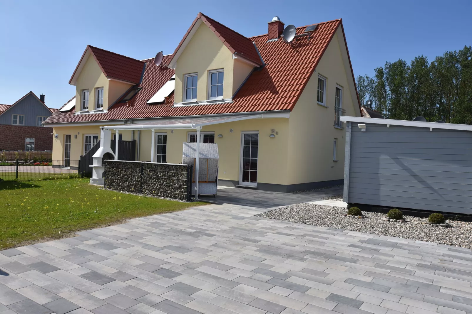 Ferienhaus mit Terrasse und kleinem Spielplatz in Rerik-Tuinen zomer