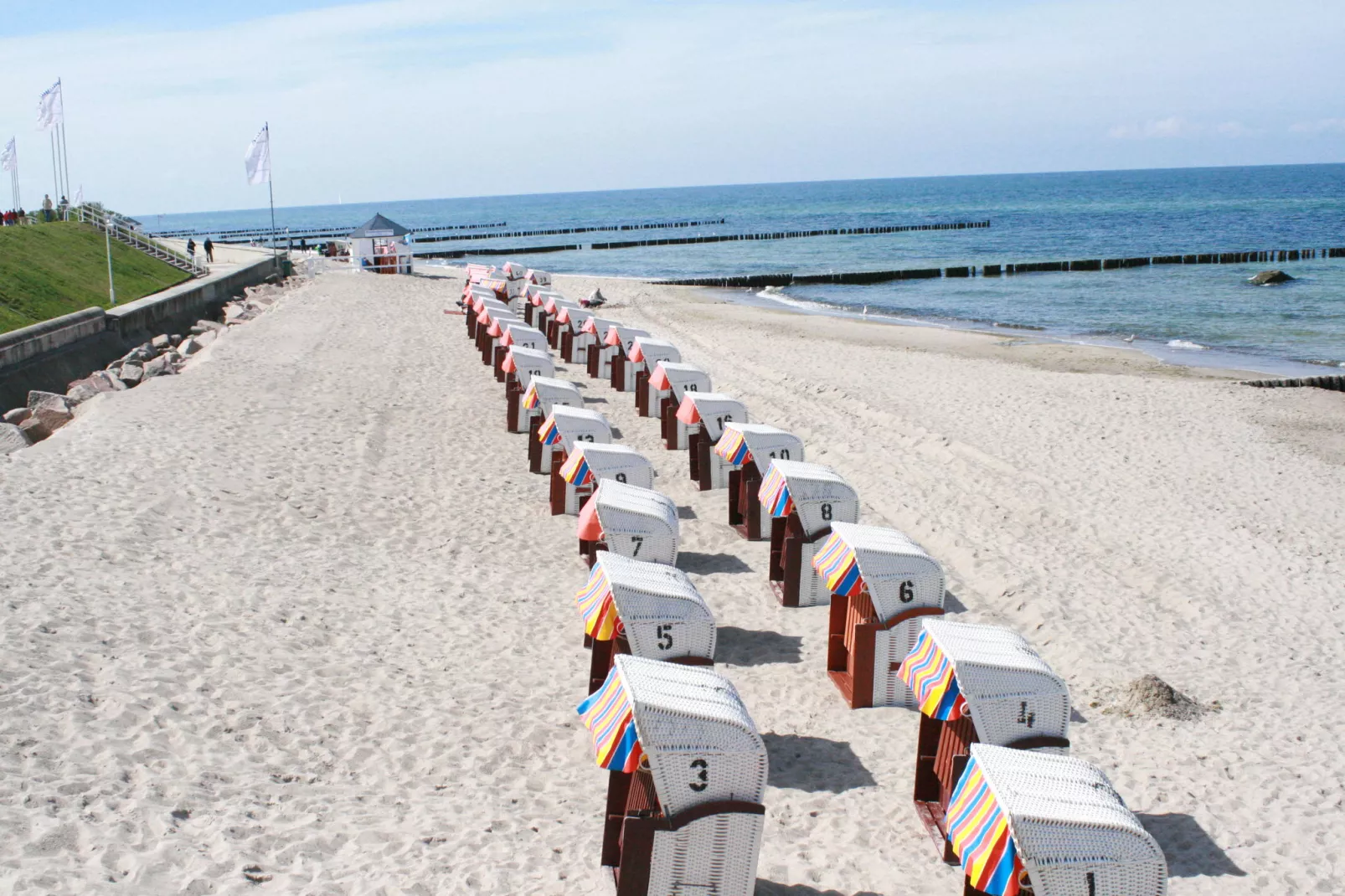 Ferienhaus mit Terrasse und kleinem Spielplatz in Rerik-Gebieden zomer 20km