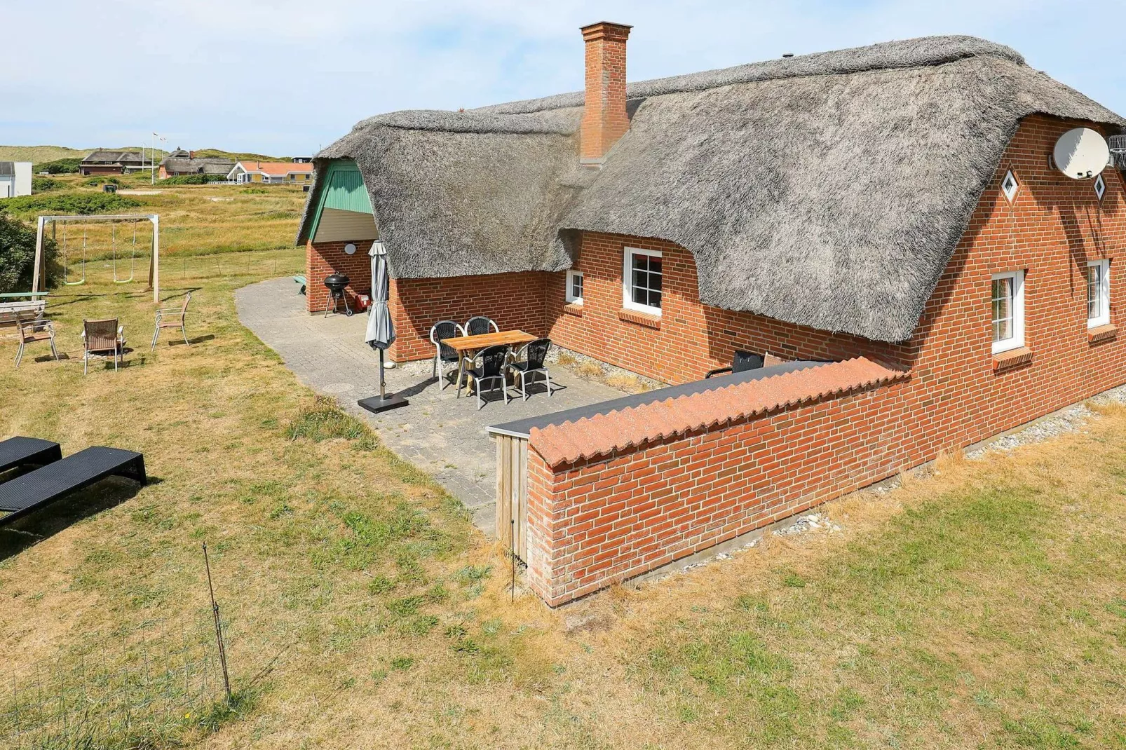 Ruime vakantieboerderij in Jutland met zwembad-Buitenlucht