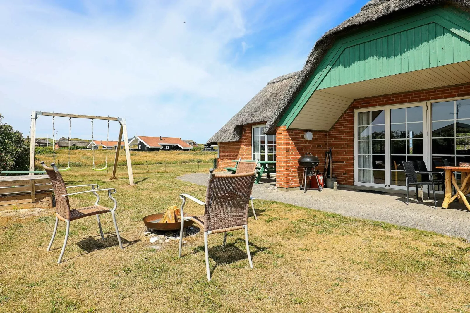 Ruime vakantieboerderij in Jutland met zwembad-Buitenlucht