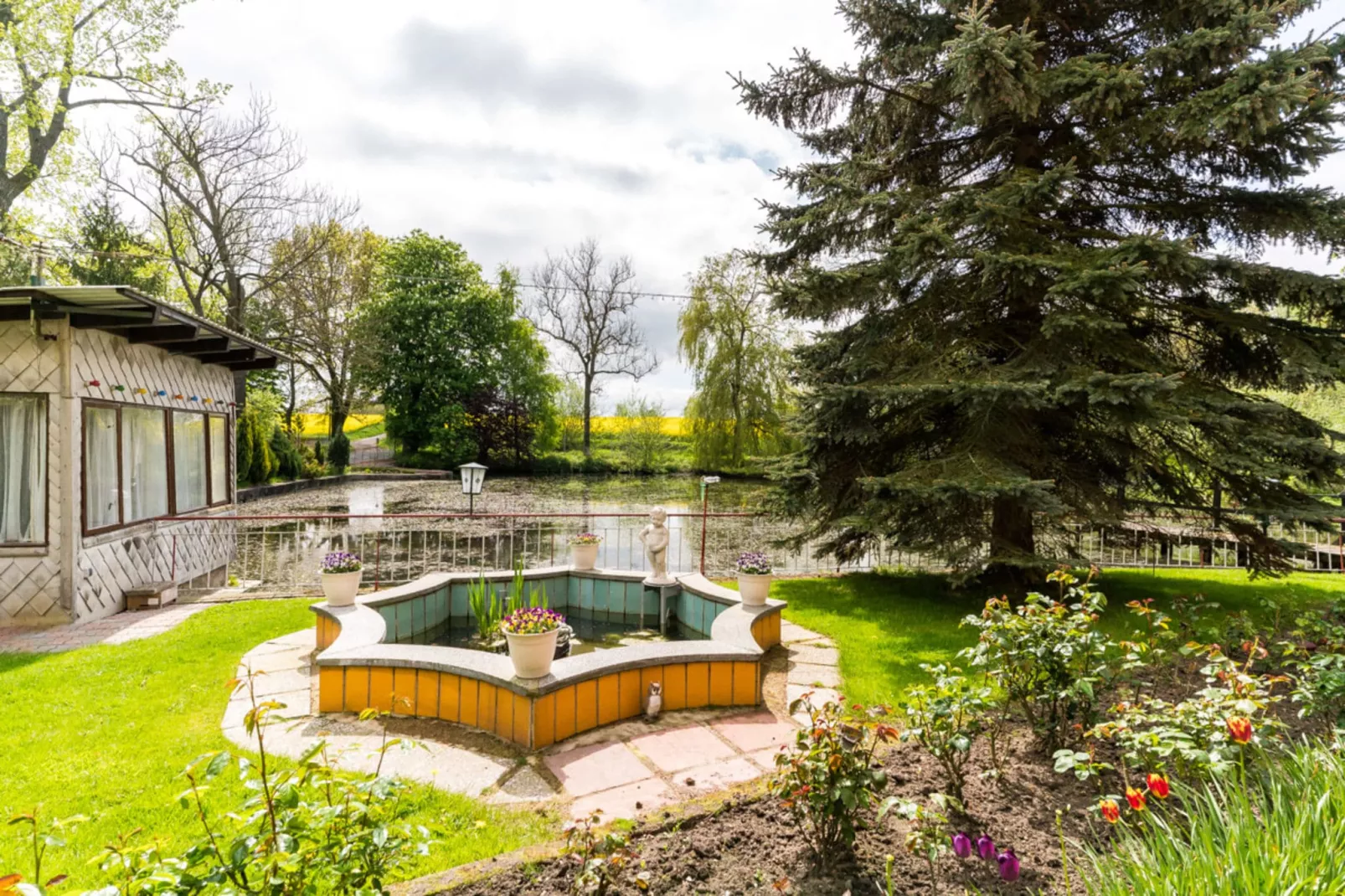 Gartenbungalow 2 rechte Seite-Tuinen zomer