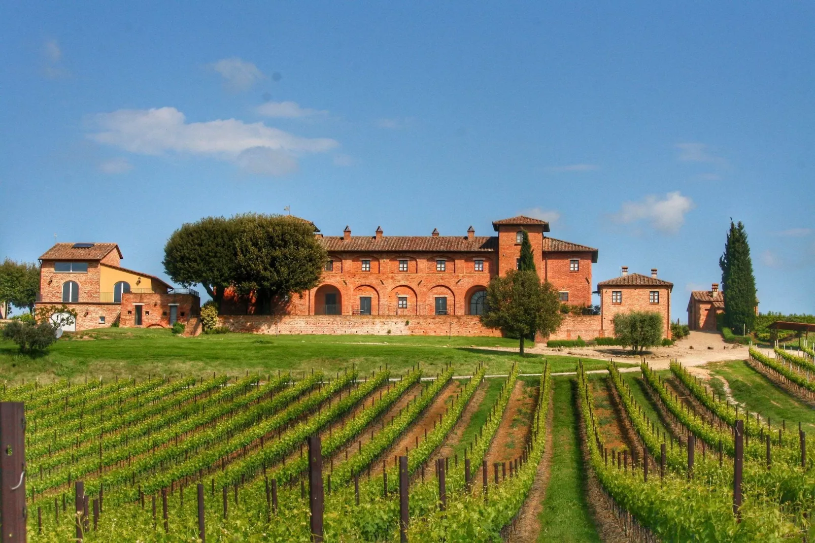 Landelijk appartement in Montepulciano met een zwembad-Buitenkant zomer