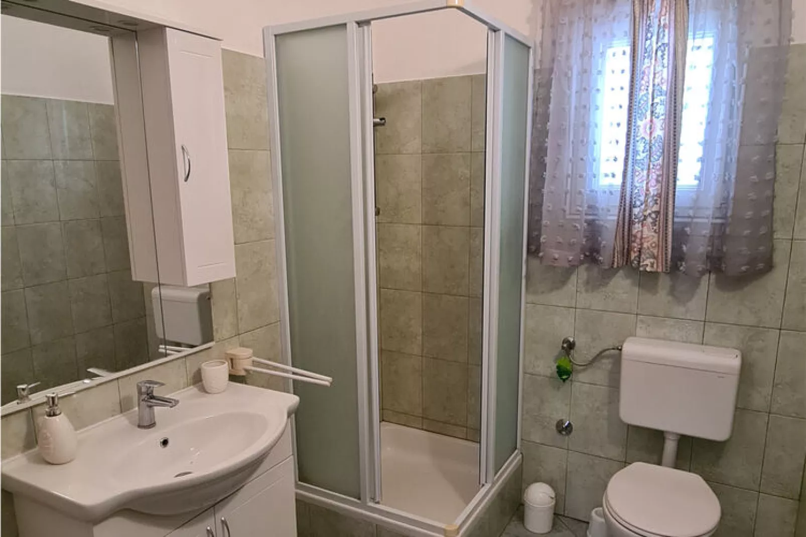 A6 - Apartments Ljilja PrivlakaA6 ca 60 qm bei Belegung mit 5-6 Pers-Badkamer