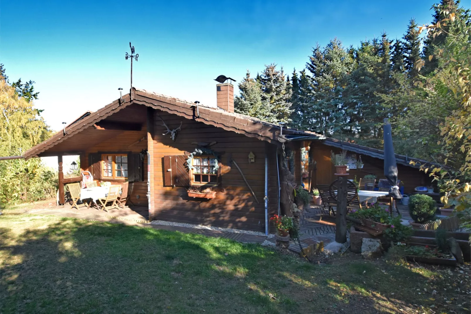 Kellerwald Hütte-Buitenkant zomer