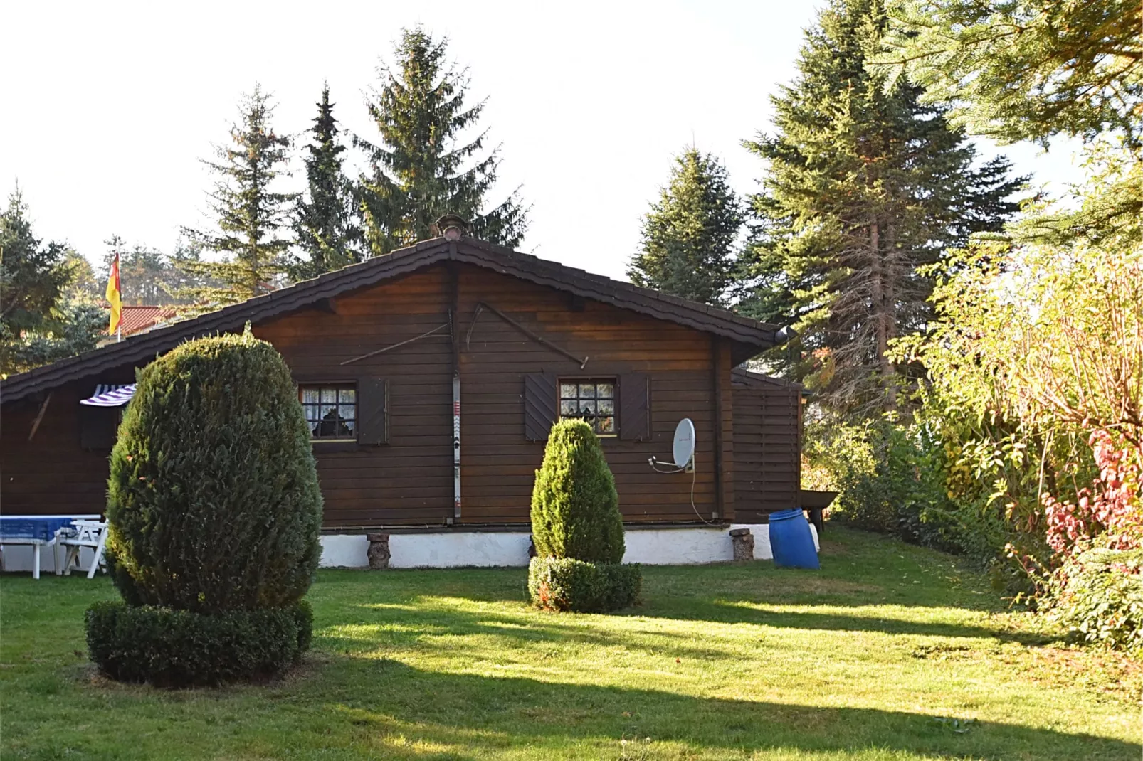 Kellerwald Hütte-Tuinen zomer