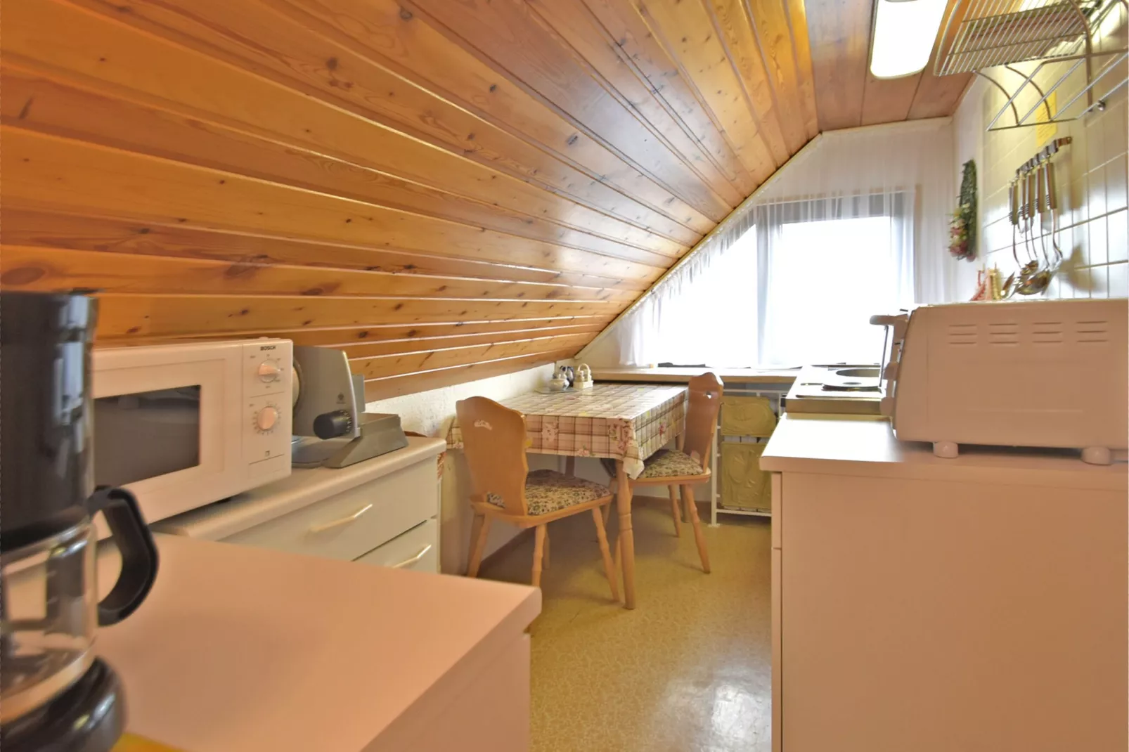 Appartement bij het bos in Frauenwald Thüringen-Keuken