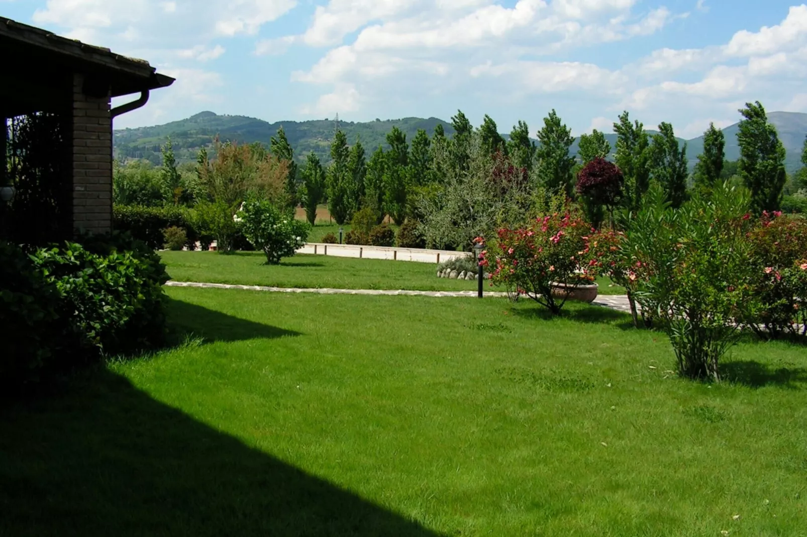 Appartamento Casale dei Girasoli-Tuinen zomer