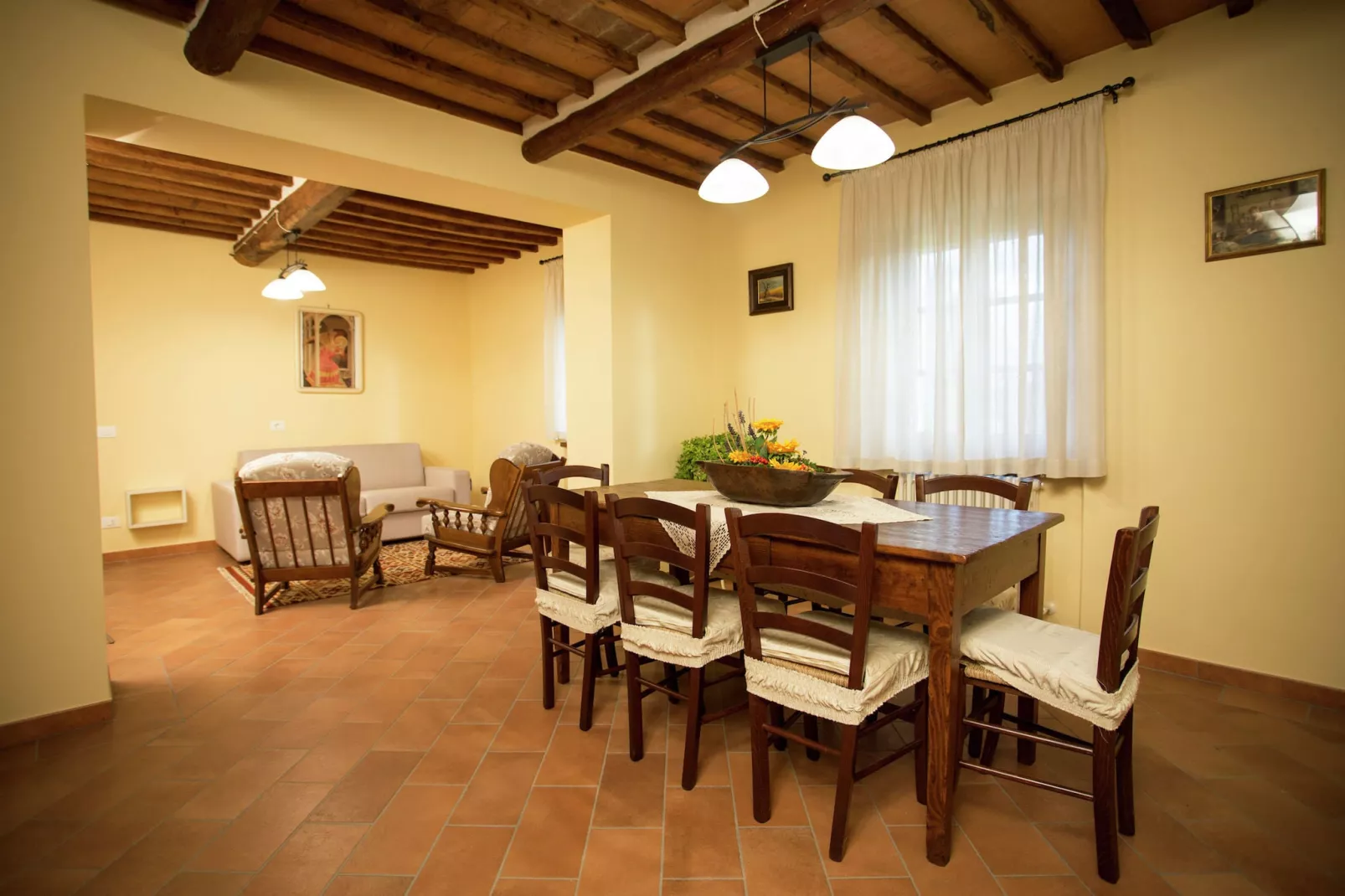 Villa Imola-Eetkamer