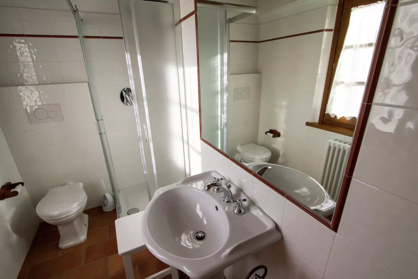 Villa Imola-Badkamer