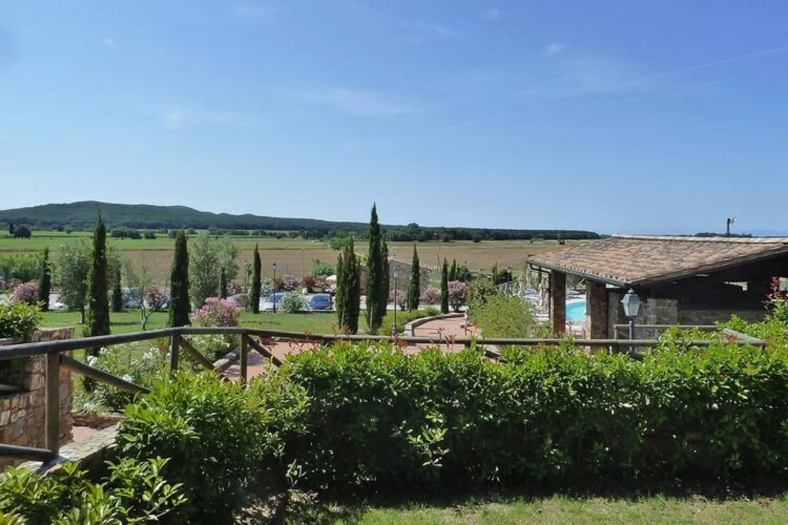 Holiday resort Antico Borgo Casalappi Campiglia Marittima - Type Trilo B- primo piano- balcone-Tuinen zomer