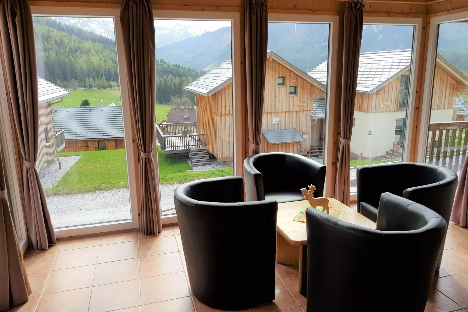 Tauern Chalet-Woonkamer