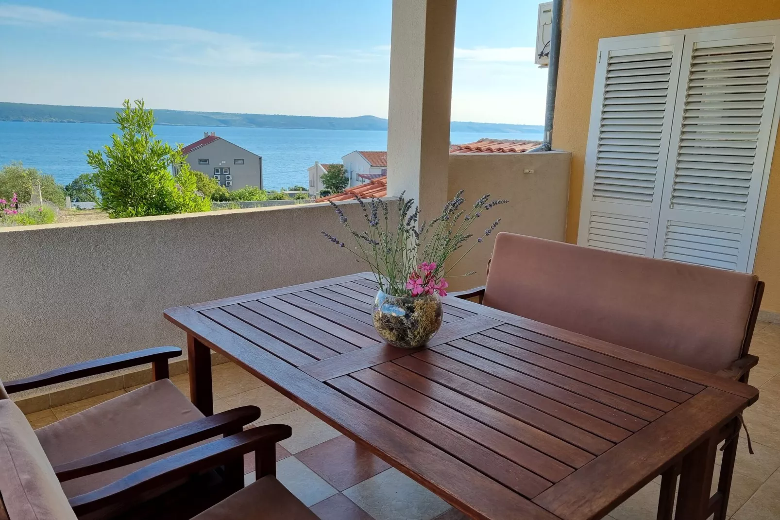 Holiday home Nekic-Terrasbalkon