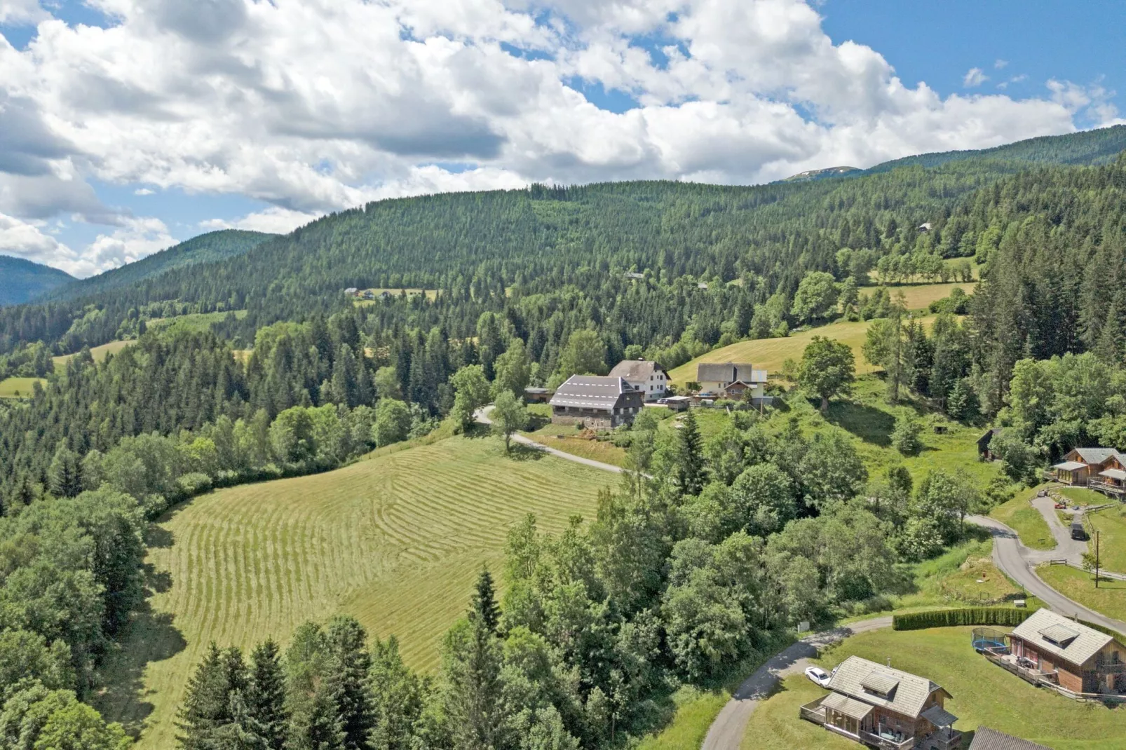 Chalet Sjenharieja-Gebieden zomer 1km