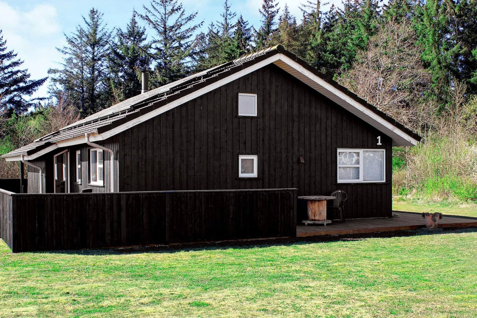 Ruim vakantiehuis in Brovst met sauna-Buitenlucht