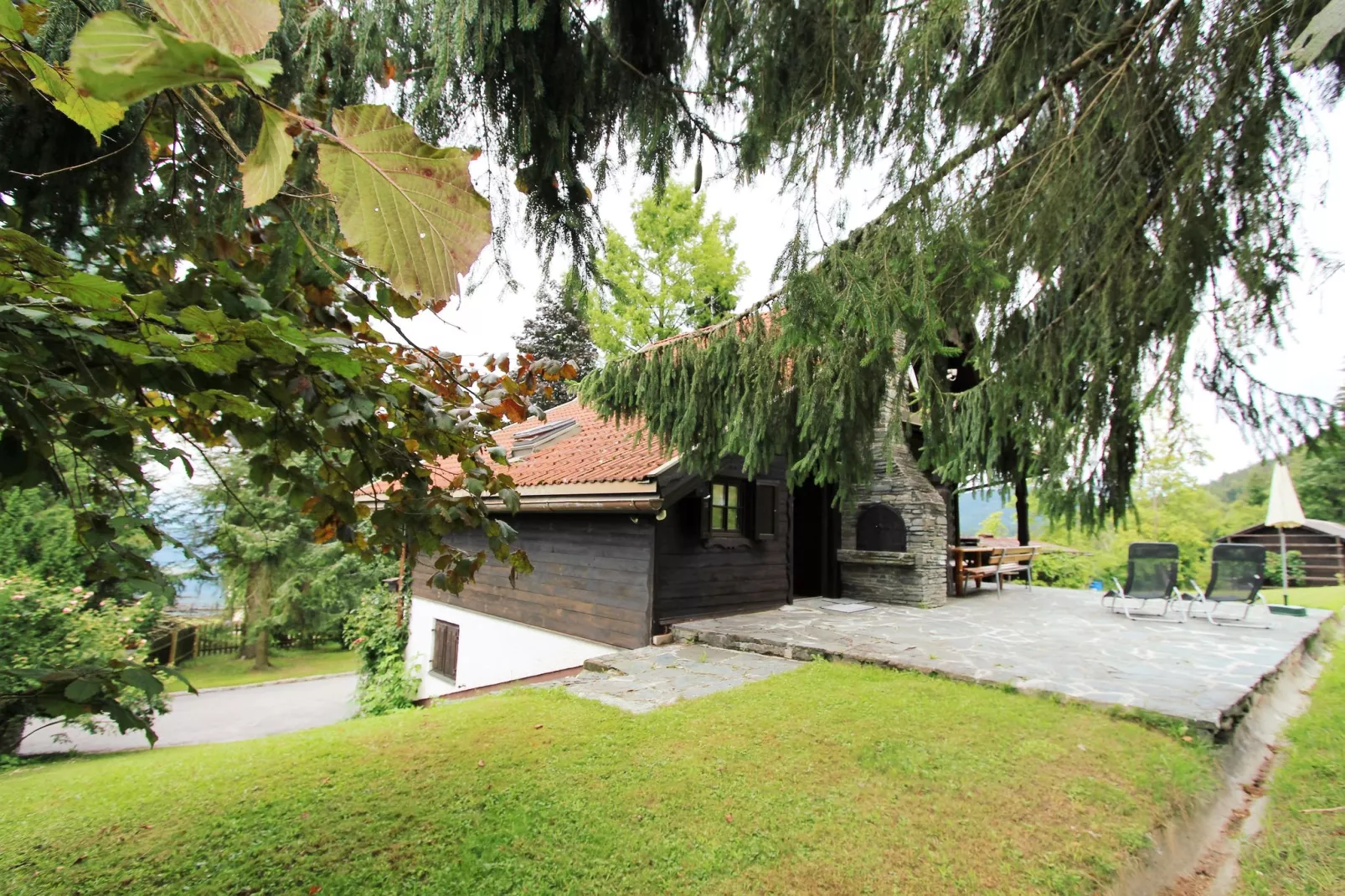 Almhaus Koralmblick-Buitenkant zomer