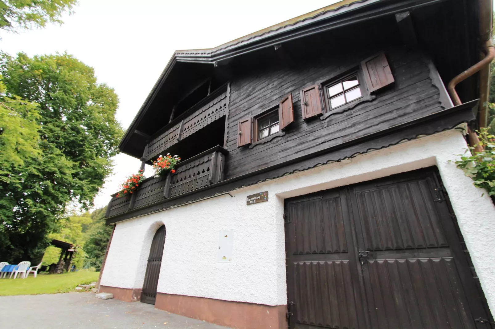 Almhaus Koralmblick-Buitenkant zomer