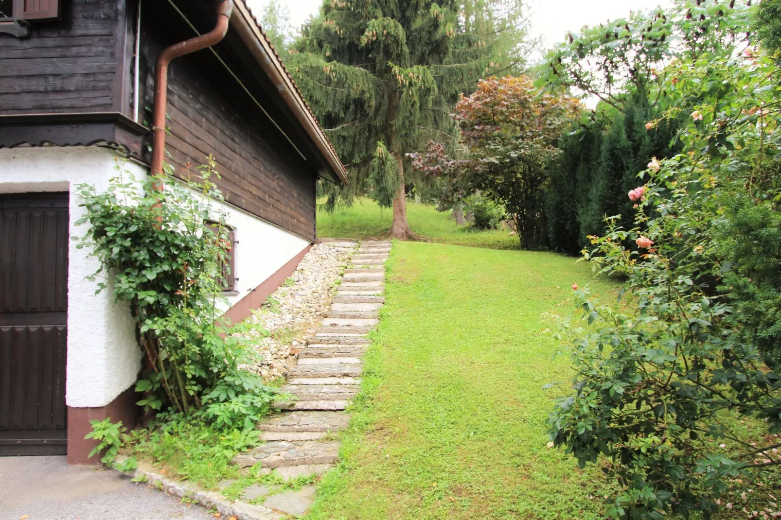 Almhaus Koralmblick-Tuinen zomer