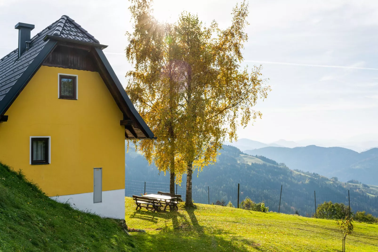 Traunig Hütte-Buitenkant zomer